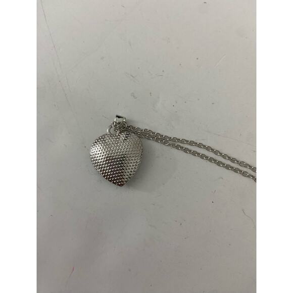 green heart necklace - Picture 4 of 5